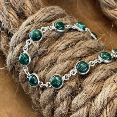 Bracelet with 10 green malachite stones