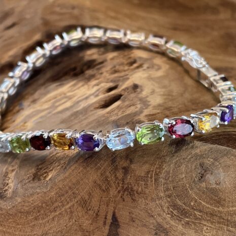 Tennis bracelet with rainbow gemstones