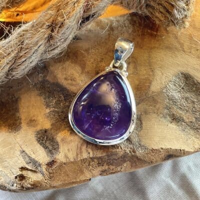 Pendant with amethyst cabochon-2