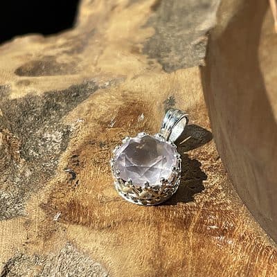 pendant with rose quartz in crown-2