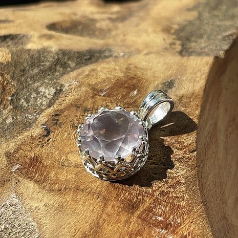 pendant with rose quartz in crown-3