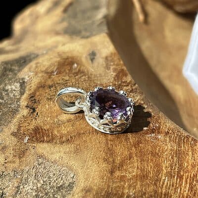pendant with amethyst in crown