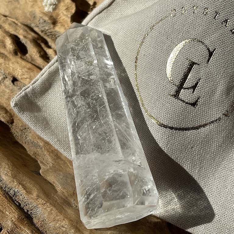 Le quartz clair : la pierre de guérison de la purification et de l’énergie