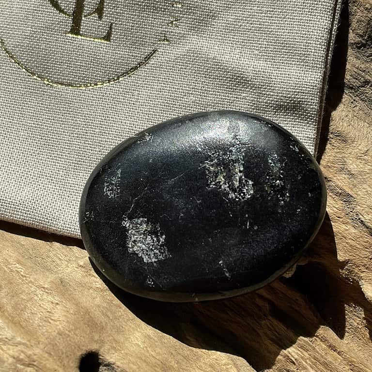 Tourmaline noire, pierre de protection